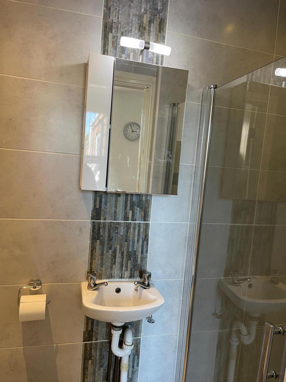 ניוקאסל אנדר ליים Town Centre, Very Convenient מראה חיצוני תמונה